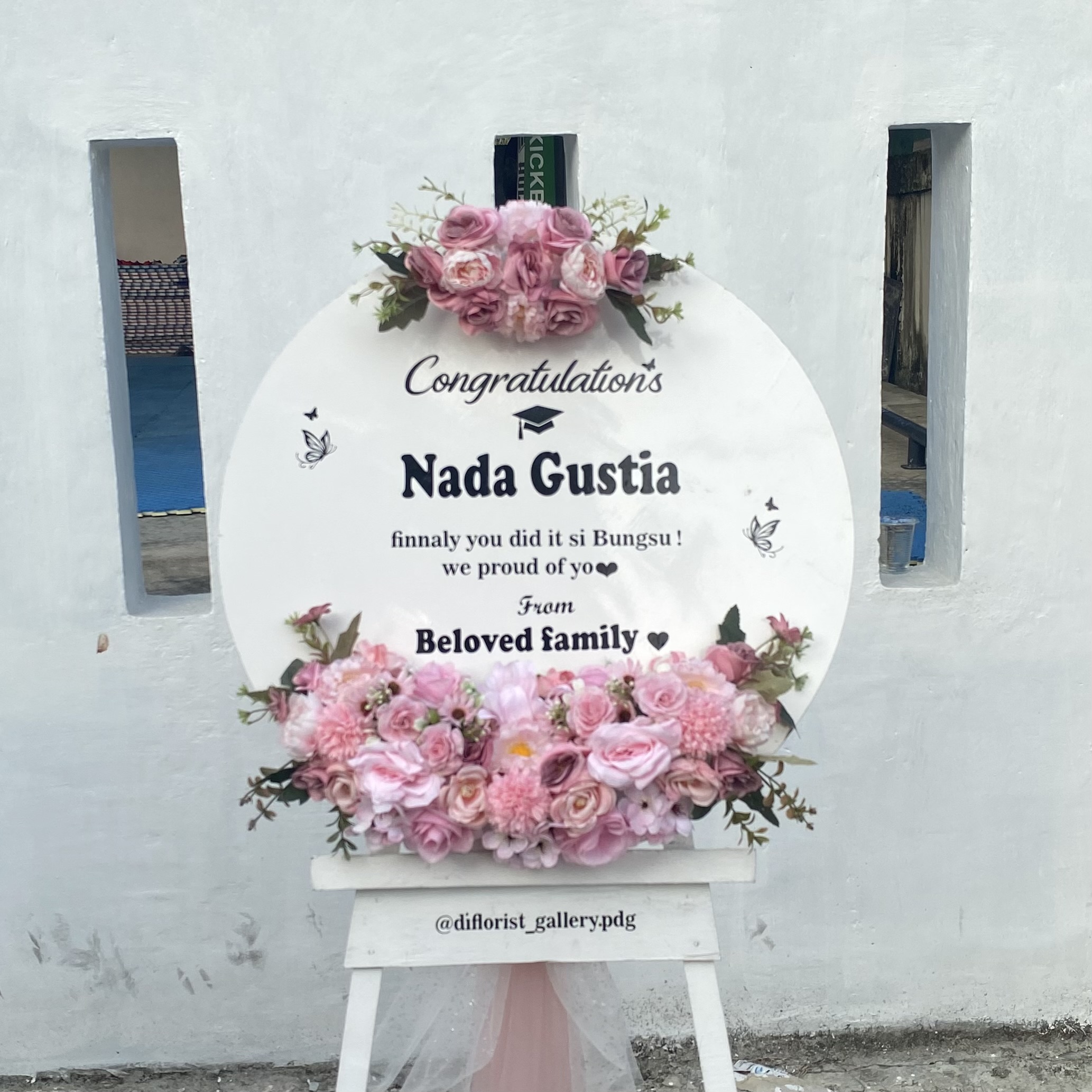 Bulat Putih Bunga Pink