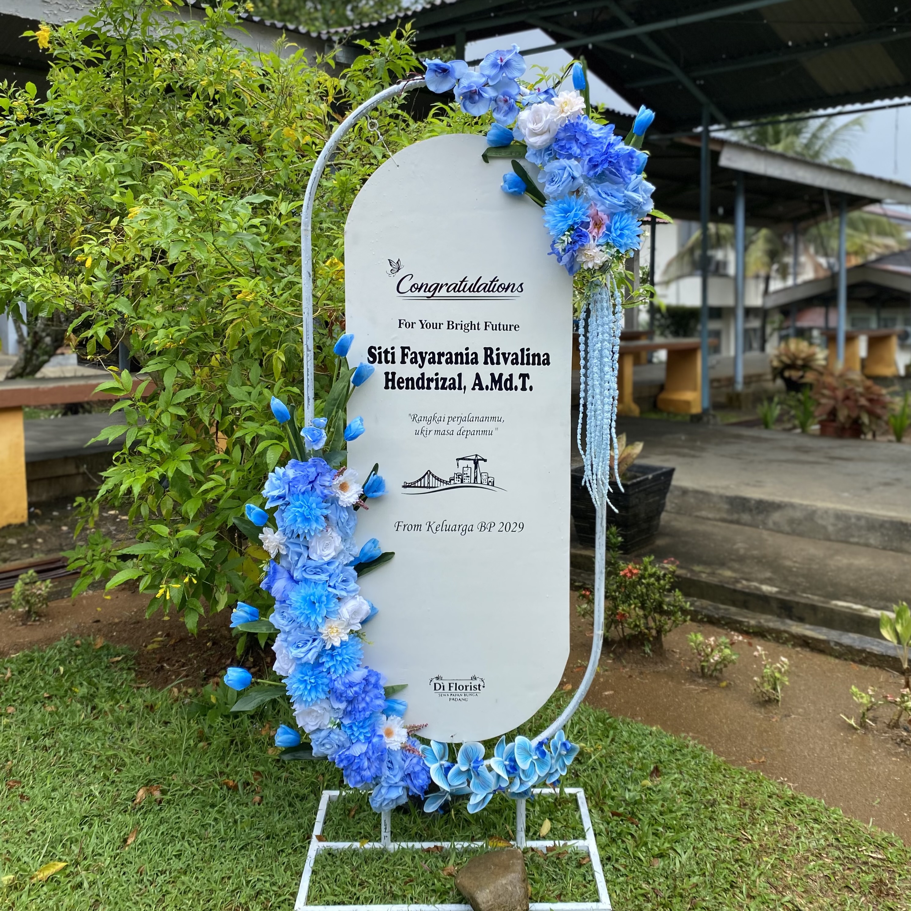 Standing Gantung Papan Putih Bunga Biru