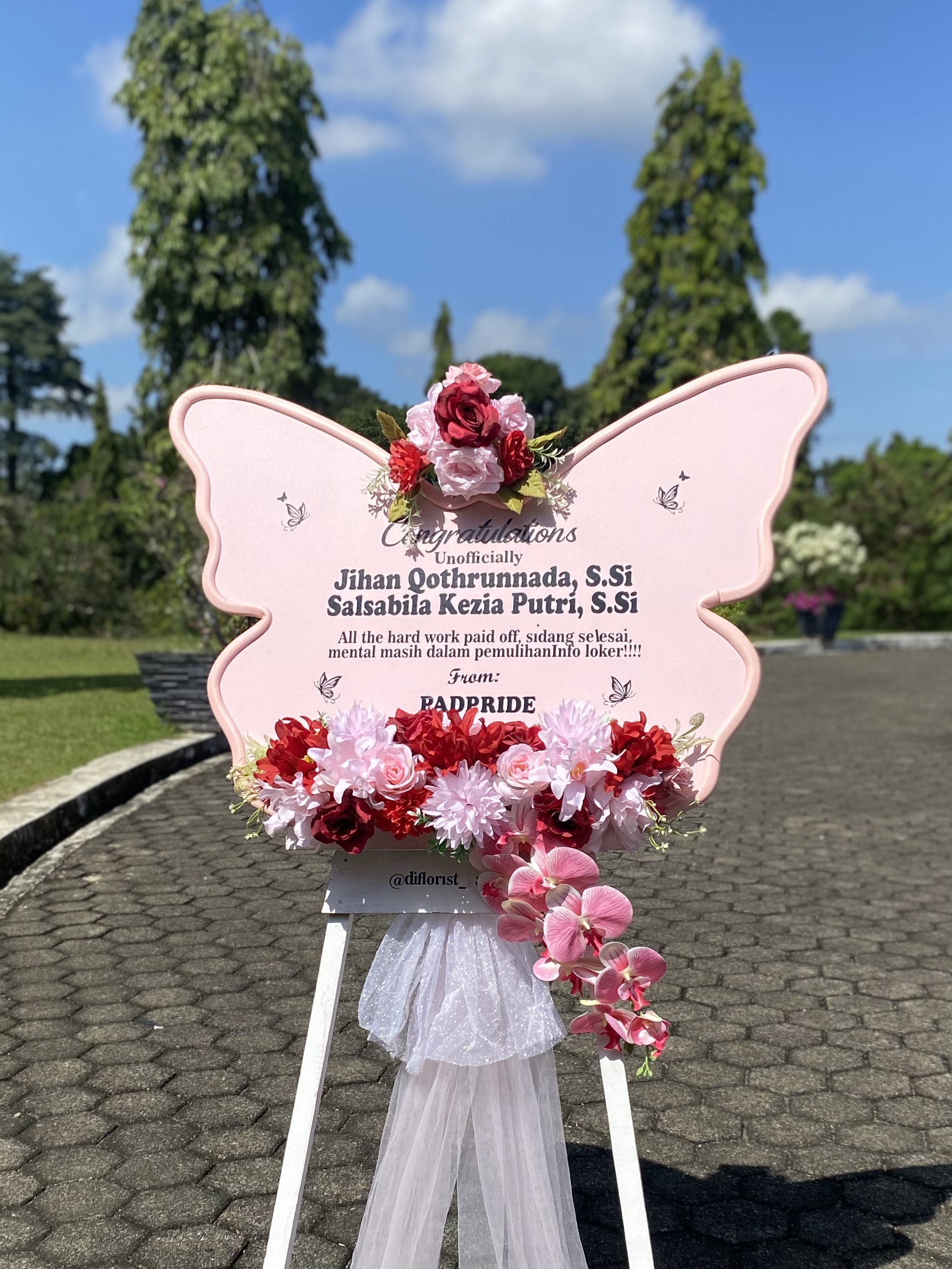Kupu kupu pink bunga dominan merah mix pink